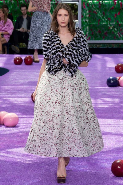 Look 27